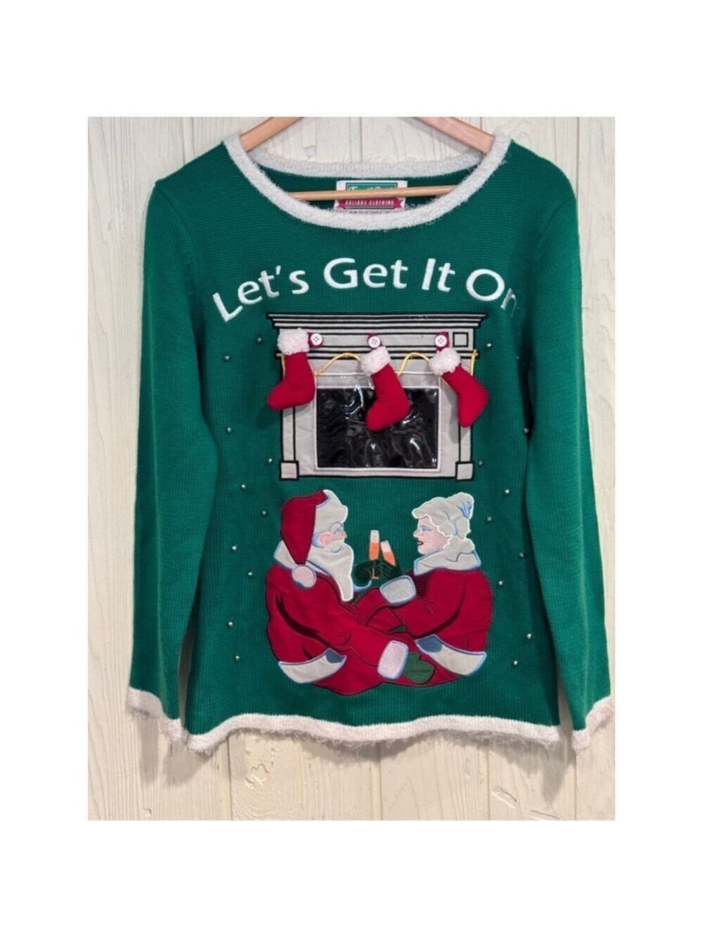 Festified Holiday Greetings Christmas Sweater Green White Large